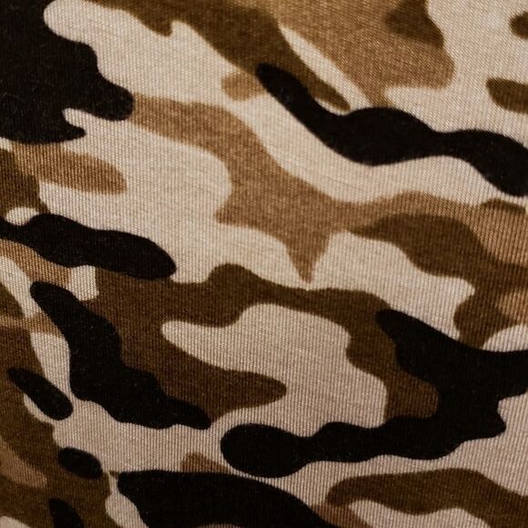 Hannah embroidered 🌹 Rose's army fatigue top - Picture 5 of 6